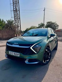 كيا سبورتج 2024  اللون الزيتوني المميز  عداد الممشى 20,000km   وكالة N...