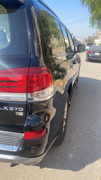 لكزس LX 570 سبورت • ٢٠١٥ • مارك ليفينسون