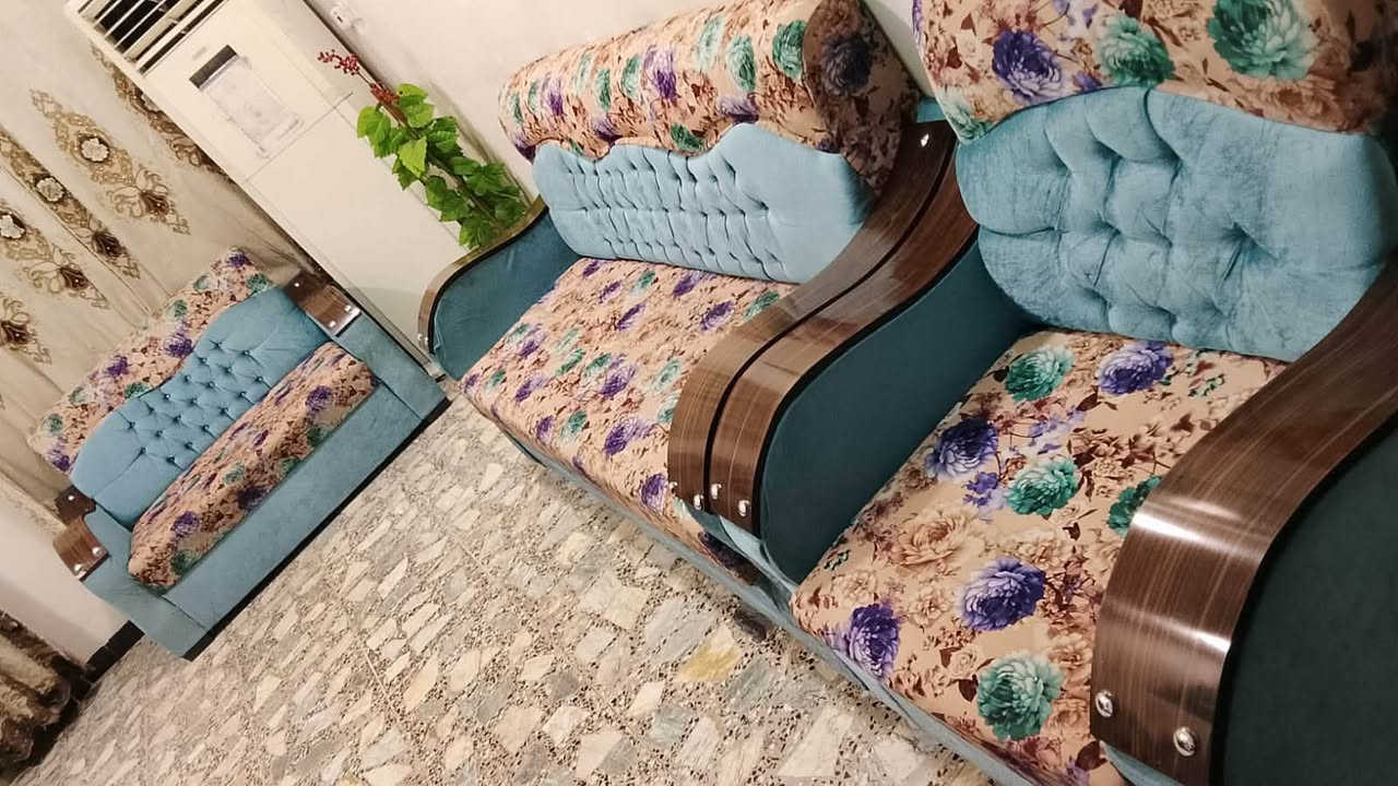 تخم • ١٠ مقاعد • بيه مجال