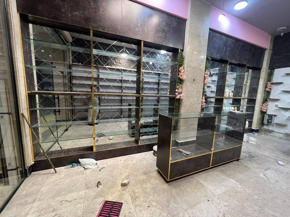سلام عليكم  عندي فاترينات للبيع وجدد والله مصار 3 اشهر من فصلتهن
العنوان بغداد لاستثمار  خلف مجمع الزهور
***********
