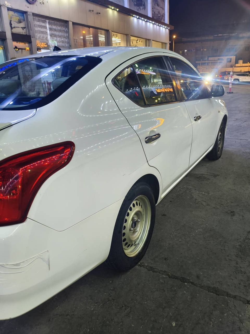 نيسان صني ٢٠٢٣ للبيع 
السيارة جاهزة ما ناقصه شي 
بيه بارد جاملغ الامامي كد شبر 
وبيها بارد بالصندوك بدون دواخل وبدون صبغ السيارة 
ماشيه ٩٩ الف 
السعر ١١٤ وبيه مجال 
الرقم ***********
