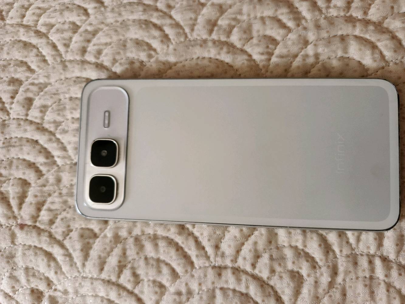 سلام عليكم شلونكم حبايب جهاز lnfnix smart10 plus  ذاكرة ١٢٨ مشحون بس مرتين جهاز يشغل ٦٠فريم بلبوبجي شخط ما مشخوط ملحقاتة شاحنة وكيبل ولزكة وحافضة وكارتونتة موجودة وجديدة سعرة بس ١٥٠ وبي مجال للشراية
