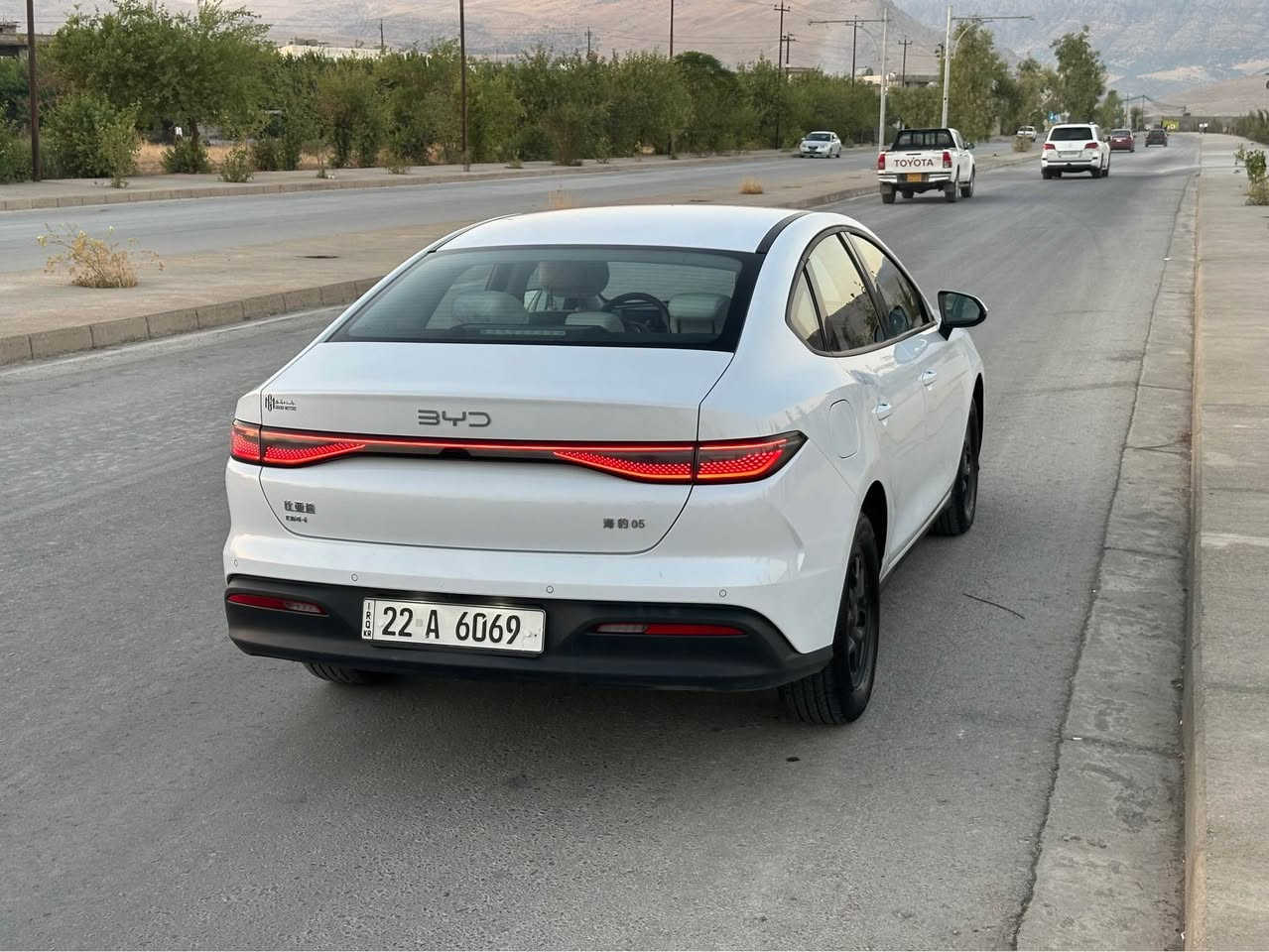 بى واى دى سێڵ 05 مۆدێل 2025
سبوغ ته نكه ناو  سپيه 
كارەبايى و بەنزين و هايبرێد
هه مو گياني به شه رت
بەسمە و شاشە
كامێرا ,ويل عادی
تانكى گەورە
2100 كم دەروات
تحديد سرعە , ليد ڤۆليوم
٣٤هه زار روشتوه
ته رزه يه كي وردي هه يه. به جاو نابينري 
١٣٤گه لا و كه ميك محامه له
*********** رانية, السليمانية
