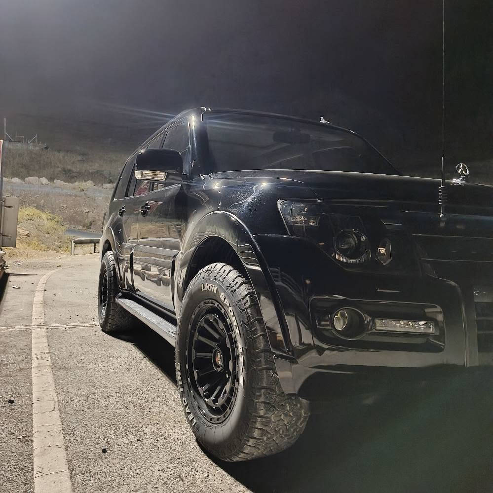 فرۆشتن+گۆڕینەوە
باجیرۆ مۆدێل 2016 
مواسەفات GLS فوول 
مەکینەی ٦ بستۆن 3500
دەبڵ ئەکسل 
ماوەی ڕۆشتن 93 هەزار کیلۆمەتری حەقیقی
مەکینەی نەکراوەتەوە بە شەرت
گێڕ مەکینە کارەبای کامل هەمووی بەشەرتی دە فیتەر
تەحویلو غەرامە بەشەرت
هایدرۆلیکی گێڕی تازە بۆ گۆڕاوە
٤ تایەو ویلی ئەصلى جەبەلی لۆکی بۆبەستراوە 
شاشە کامێرە حاسە  سڵاید کوشن کارەبا ٣ ڕیز کوشن 
سەیارەکە پاکو جوان ماوەتەوە عەزێت نەدراوە  بەشەرتی یەک مانگ پێت ئەفرۆشم 
بۆیاخ - تەنها لای سایەق لەسەر ساغی و شوخت بۆیاخ کراوەتەوە  بەشەرتی ئەوەی دەعموو لێدراوی نەبێت
بەشەرتی ئەوەی ئێرباگی نەتەقیبێتو  مەعجونی تیانەبێت تەنها بۆ جوانی بۆیاخ کراوەتەوە 
فرۆشتن و گۆڕینەوەش ئەکەم بە سەیارەیەک بەدڵم بێت
سیعری ١٥٠ وەرەقەو معامەلەیەکی برایانە  
بۆ پەیوەندی  نامە بنێرە یان تەلەفون بکە  
***********

للبيع أو البدل 🔥

ميتسوبيشي باجيرو موديل 2016
مواصفات GLS فل أوبشن

• مكينة 6 سلندر 3500
• دبل أكسل
• ممشى حقيقي 93 ألف كم
• المكينة لم تُفتح، على الشرط
• القير والمكينة والكهرباء كلها على الشرط
• التبريد والتكييف على الشرط
• 4 تايرات وجنطات أصلية، جديدة تقريباً ومركبة
• شاشة + كاميرا + حساسات
• سلايد كهرباء
• كوشن كهربائي
• 3 صفوف مقاعد
• السيارة نظيفة وجميلة ومحافظ عليها
• لم تتعرض للإجهاد أو الاستخدام القاسي
• البيع على الشرط، ضمان شهر

الصبغ: فقط جهة السائق تم صبغها بسبب خدوش واحتكاكات بسيطة، وعلى الشرط أنه لا يوجد بها حادث قوي أو ضربة بالشاصي.
الإيرباغات على الشرط ولم تتفتح، ولا يوجد معجون؛ الصبغ فقط للتجميل وإخفاء الخدوش.

🔄 أقبل البدل بسيارة أخرى إذا كانت مناسبة وتعجبني.

💰 السعر: 150 ورقة
والتعامل أخوي وسمح.

📞 للتواصل:
***********

أو أرسل رسالة خاص. السليمانية, العراق
