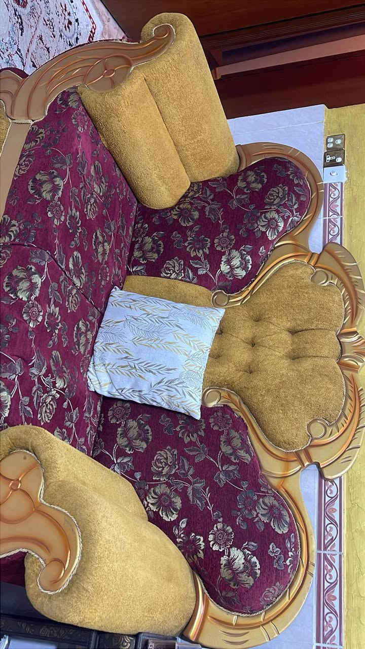12 كرسي 6 قطع نوع ملكي مابي اي كسر وجديد نظيف مال ديوان يحتاجله مكان كبير 
سعر 600 الف
لا يوجد توصيل
للتواصل *********** البصرة, العراق
