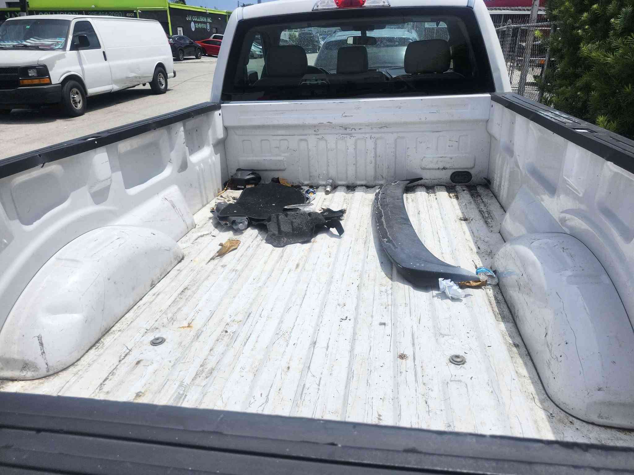 Exelentes condition todo perfectamente bien exelentes mantenimientos como nuevo Price partes nuevas 

Price  :  $ 6500 firme no ofertas amigo 

786 356 35 30 or 786 256 44 98 Raul or Rolando LLAMAR MEJOR QUE TEXT A VESES NO LO VEMOS EN HORAS no textos Miami, FL
