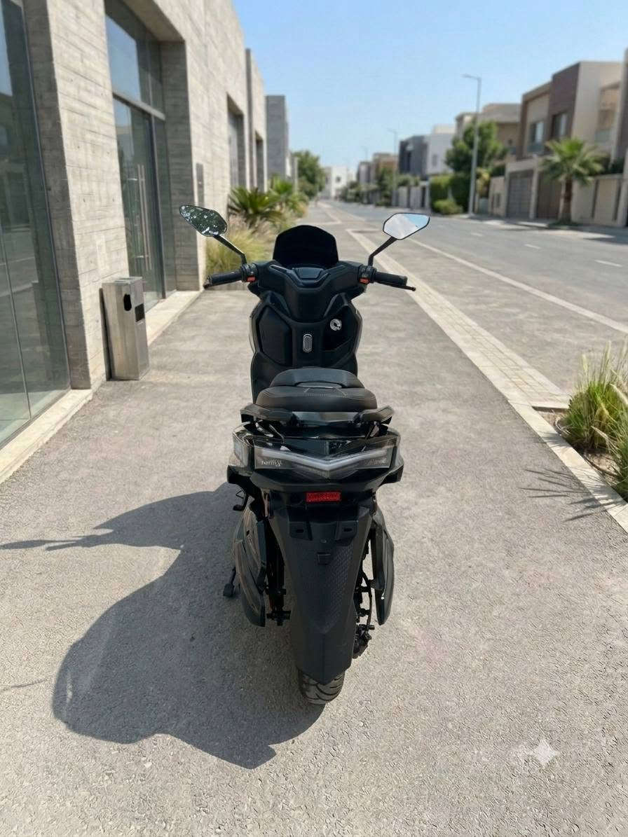 للبيع: دراجة شحن T-MAX (شعار الأسد) موديل 2026
السعر: 1,400,000 دينار.

الحالة: شبه جديدة (بالنايلون / ممشى قليل جداً).

الأداء والسرعة: السرعة 100 كم/س (حقيقي).

المواصفات الفنية: محرك (ملف) 3000 واط | بطارية ليثيوم 35 أمبير.

الإطارات: حجم كبير 12 (جبلي).

التحويلات: 3 سرعات + كيربك (R).

الملحقات: 2 سويج + 2 كارت + 2 بصمة.

الموقع: بغداد - ساحة الموال.

للإتصال أو الواتساب: ***********
