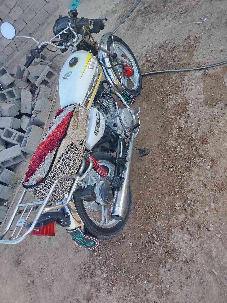 سلام عليكم دراجه موديل ٢٣ دراجه ما شالله ما نقص برقي دراجه نكره سلف كهربايات شغالهشباب بس شراي يتصل لحد يراسل ما جاوب تصل *********** سعر ٥٥٠ وبيها مجال بصيط مكاني لكرمه
