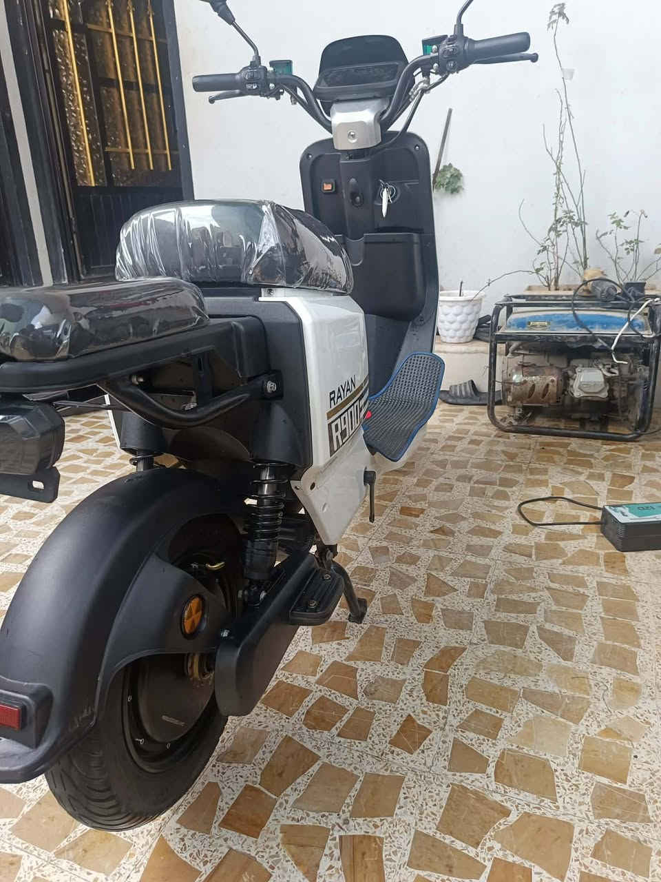 ماطور للبيع R900 البطاريات العقل الملف كلو شرط الماطور تاخذو ماتصرف عليي كلشي السعر 570 وبي مجال
رقم*********** وبي واتساب
