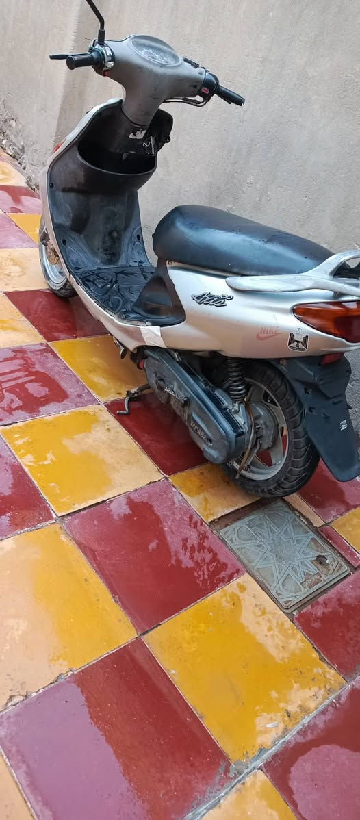 سلام عليكم
اكزز ياباني للبيع 
مفتوحه وبعدها على السحك
📍حله مركز شارع 80نجف 
#السعر450وبيها مجال
***********
