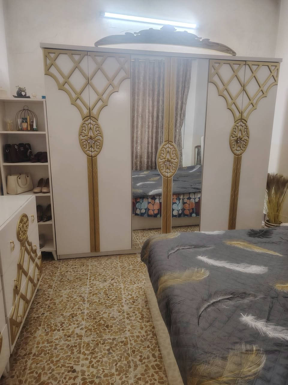 السلام عليكم
غرفة نوم تركي للبيع شرط نظيفة حييل 
السعر: 650 وبيها مجال
العنوان: موصل الجانب الايمن حاوي الكنيسة 
لل استفسار 
***********
***********
