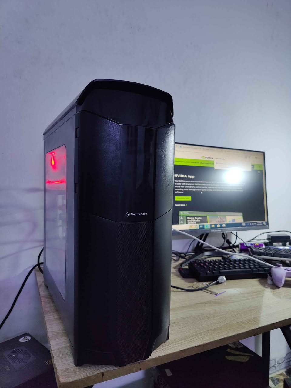 اخوان المواصفات كالتالي :
ryzen 7 2700x 
ASUS Prime b350 plus 
MSI GTX 1660 SUPER  VENTUS OC لوك ستيكر 
ram 16gb ddr4 
ssd 256gb
 hdd 1tb
psu Thermaltake 650w 
case Thermaltake

مكاني بغداد الدورة 
رقمي *********** اتصال
 واتساب ***********
السعر 650 وبيها مجال بسيط للشراي 
الكمبيتور جدا نظيف ومكفول
ياتي مع كيبورد وماوس فقط بغداد, العراق
