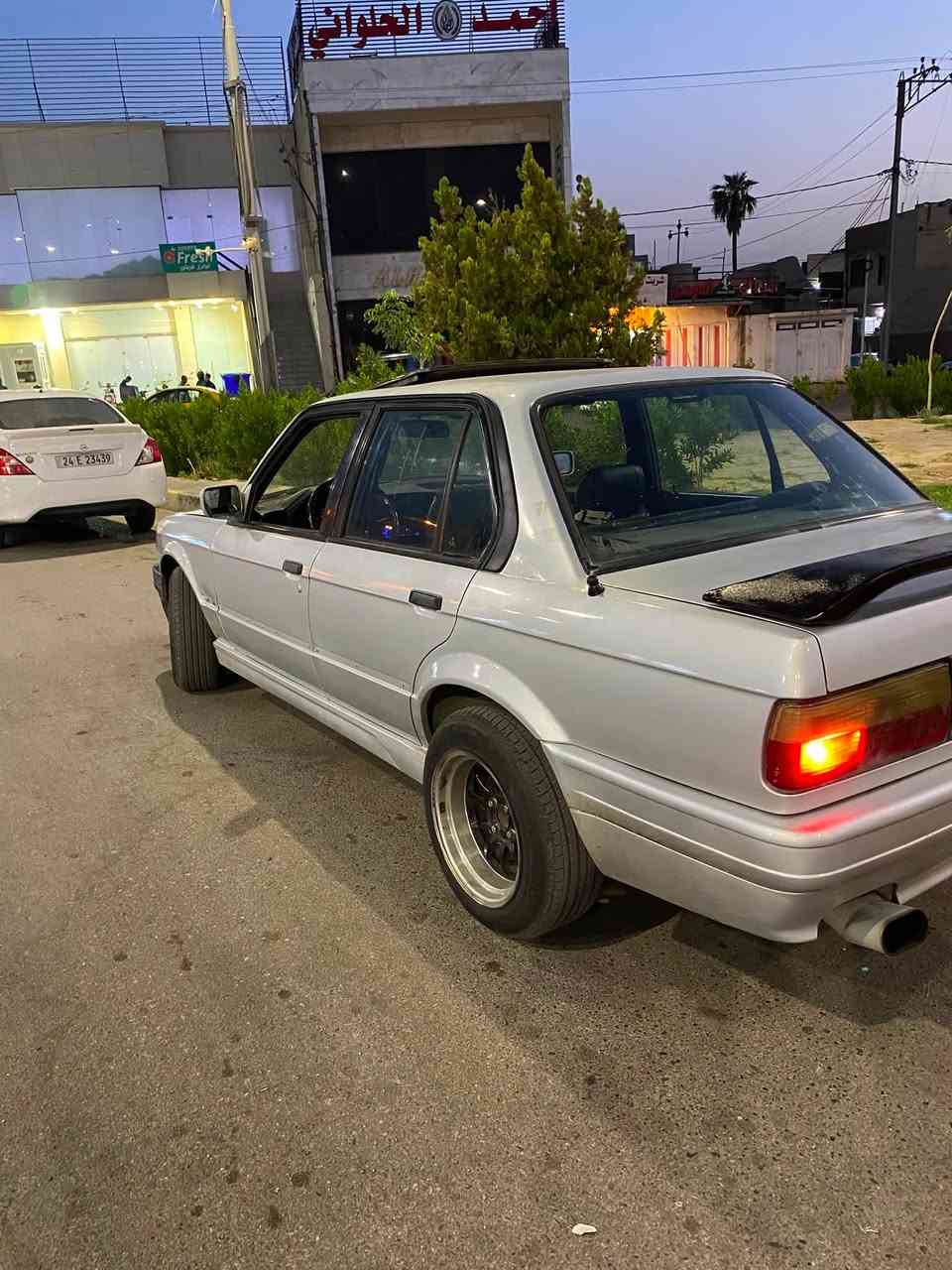 سلام عليكم 
للبيع bmwE30
محرك فال٢٠كير عادي
محرك شرط 
طخم امامي خلفي جديد تايرات جدد
داخل نضيف 
رقم الماني شرط تحويل سنويه ساقطه
عليه غرامه ٢٠٠
موديل ١٩٩١
بدون ضرر صبغ عام جماليه
تبريد ناقص بس غاز 
عنوان موصل حي البكر 
تواصل 
***********
