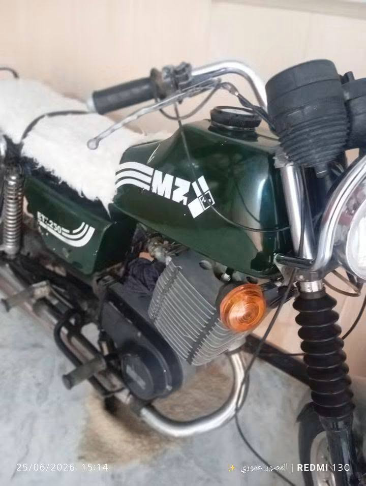 سلام عليكم دراجه MZ 82 المكان سماوة (كلك كلك) الدراجه ما نقصها شي كامله مكينتها تخبل لون زيتوني اتصل وبيك خير وتدلل (***********)
