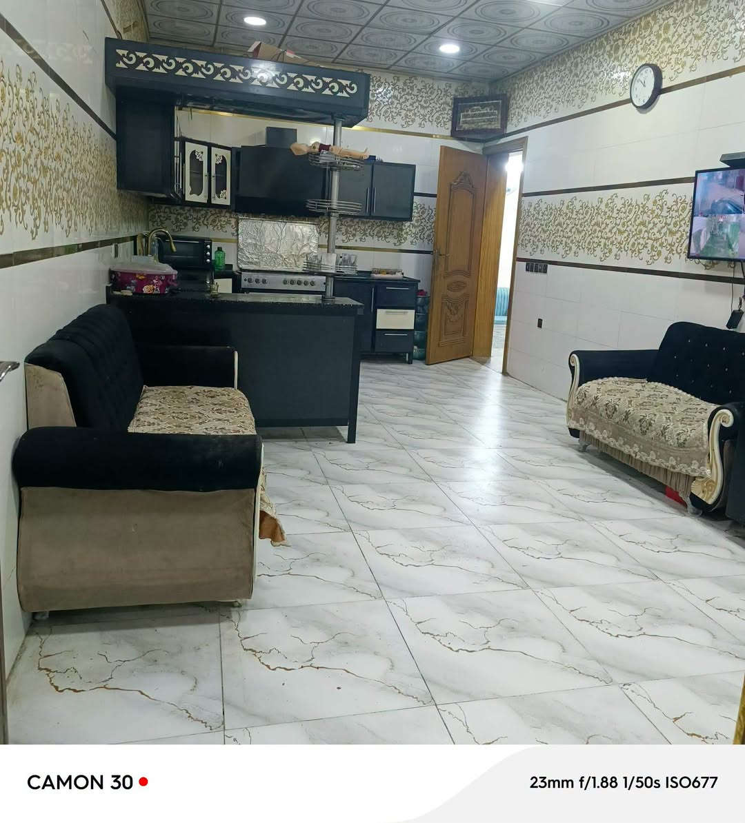 بيت للبيع مساحه ٣٢٢ م طابو زراعي سند ٢٥ بناء طابقين   جديد سنة ٢٠٢١
طابوك صب مسلح يحتوي على استقبال وصاله و ٥ غرف نوم  ثلاثة غرف اسويت ومطبخ  وصحيات  حار بارد وحديقة وكراج 
عنوان كربلاء البوبيات قرب أسواق برتقاله  سعره ٣٢٠ مليون بي مجال  قريب من الإمام ١٠ دقائق أي استفسار اتصل *********** نستقبل جميع العروض في انحاء كربلاء

نص مكتوب في الصور:
- CAMON 30  23mm f/1.88 1/50s ISO686
- CAMON 30 • 23mm f/1.88 1/50s ISO677
- CAMON 30 • 23mm f/1.88 1/50s ISO256
- CAMON 30
- 23mm f/1.8 1/50s ISO751
- CAMON 30 23mm f/1.8 1/50s ISO539