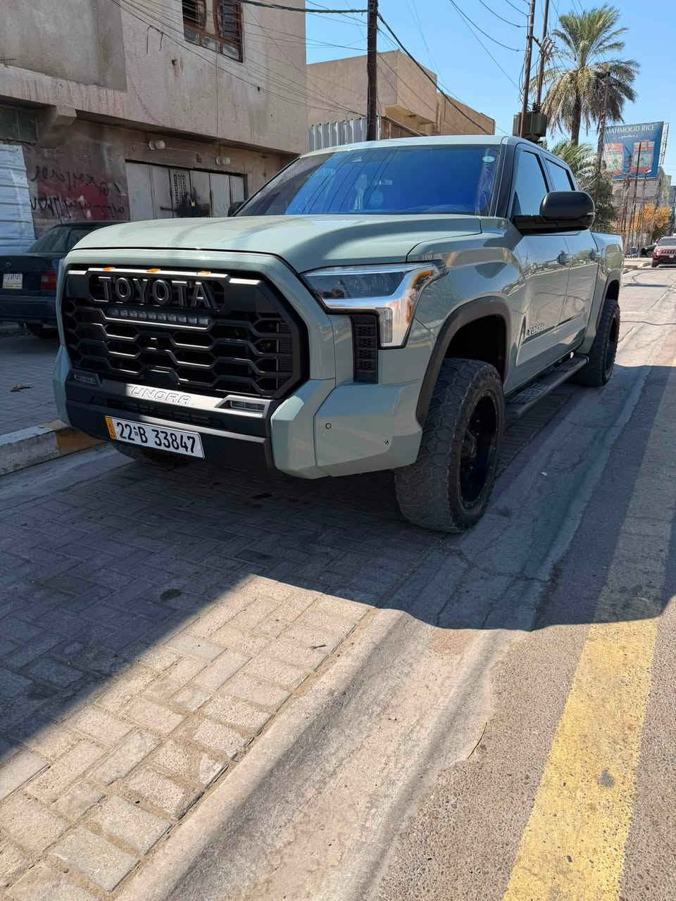 السلام عليكم
تويوتا تندرا موديل ٢٠٢٥ 
لون مميز 
رقم اربيل باسمي 
حادث دعامية امامية فقط 
ايرباك ستيرن فقط راجع سيستم 

تصليح درجة اولى الراديترات مسروقة من امريكا 
اني شديت تخم اصلي مال كصة ولايتات اصلية مال كصه 
فقط الدعامية الامامية صبغ باقي السيارة مكفوله من الشخط والبارد والتبديل 
السيارة ماشية 20  

موصفات 
جلد بلادي 
هيتر كشنات 
هيتر ستيرن 
كراسي كهرباء 
رادار امامي وخلفي وجانبي 
حساسات امامي وخلفي 
اطفاء ذاتي 
٣ انظمة قيادة 

تاير ويل ودبلات اوف رود كلهة شغل امريكا 
اني مستورد السيارة 

السعر 360 ورقة وبيهة مجال للشراي 
السيارة  موجودة بغداد  
الاتصال ***********
