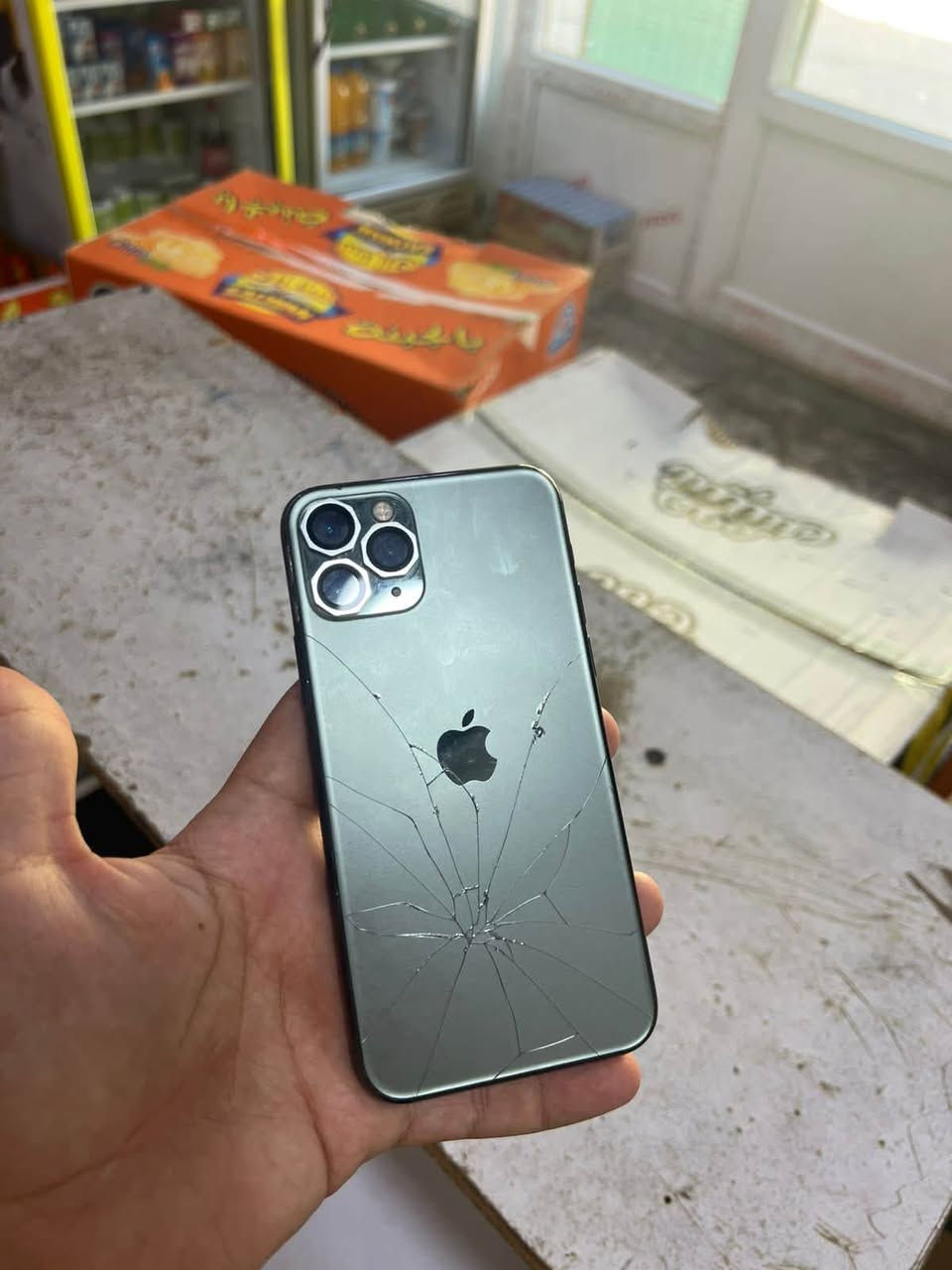 ايفون ١١ برو مثل ماواضح صهرا
مبدل شاشه وبطاريه اصليات 
سعره ٢٠٠ وبي مجال للشراي بطاريه٧٦ تنسه اصرف
***********
