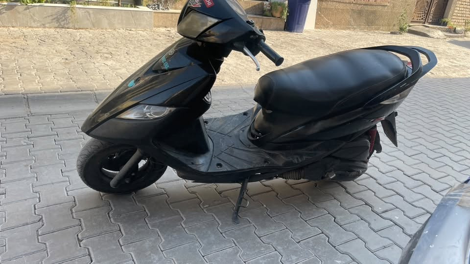 السلام عليكم دراجه ثعلب 140 للبيع نضيفه وكامله مابيه اي نقص كله شغال تجي تفحص وتاخذها من باب البيت وتدلل  عنواني بغداد الخطيب سعرها /550 الف لاستفسار لاتصال على الرقم ***********
