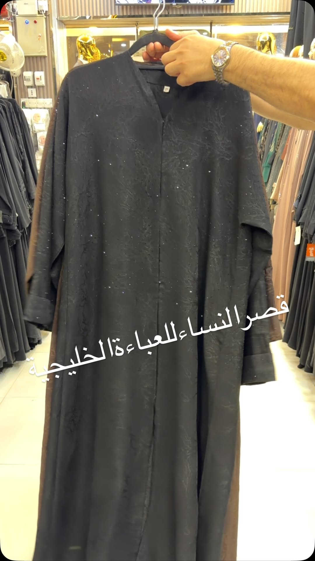 ⁨	⁨	✨ قصر النساء للعباءة الخليجية ✨

أناقة خليجية تليق بذوقك 🤍
أحدث موديلات العبايات الخليجية
خامات راقية • تصاميم فخمة • مقاسات متنوعة

📍 تكريت – شارع 40 – مقابل شركة زين
📲 ***********
📲 ***********

#قصر_النساء #عبايات #عباية_خليجية #تكريت #العراق ترند_العراق اكسبلور fyp⁩⁩

نص مكتوب في الصور:
- قصر النساء للعباءة الخليجية