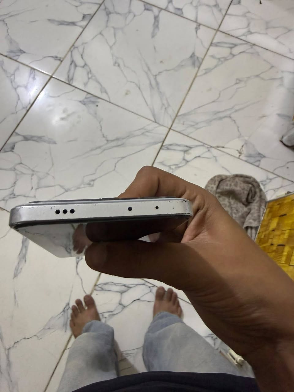 السلام عليكم جهاز بوكو x6pro 5G  بوبجي معروف 120 فريم ذاكره 512 و رام 12+12 و ويا كارتونه و كفر سعره 300 و بي مجال بسيط الجهاز الضهر و الشاشه 100 نضافه فقط الإطار مشخط بسبب الكفر استفسار ***********
