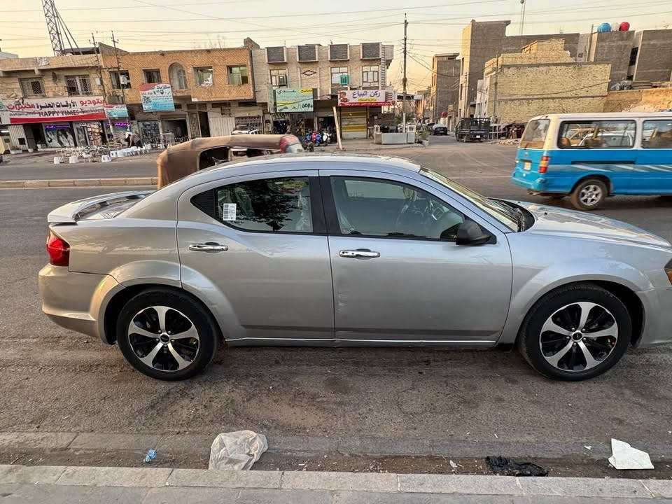 دوج افنجر موديل ٢٠١٣ مكينة ٣٦٠٠ شاشة اندرويد + شاشة كار بلي كامرة خلفية كروس سرعة تحكمات استيرن تبريد ثلج ❄️ مراوس ماليبو مع فرق بسيط عندي *********** واتساب
