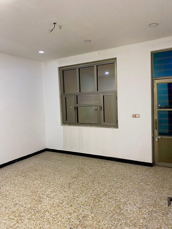 بيت طابقين للايجار في كفاءات السيدية شارع كنانة الطابق الاول مطبخ وصالة وحمام وحديقة والطابق الثاني غرفتين نوم وحمام 
للاستفسار ***********
