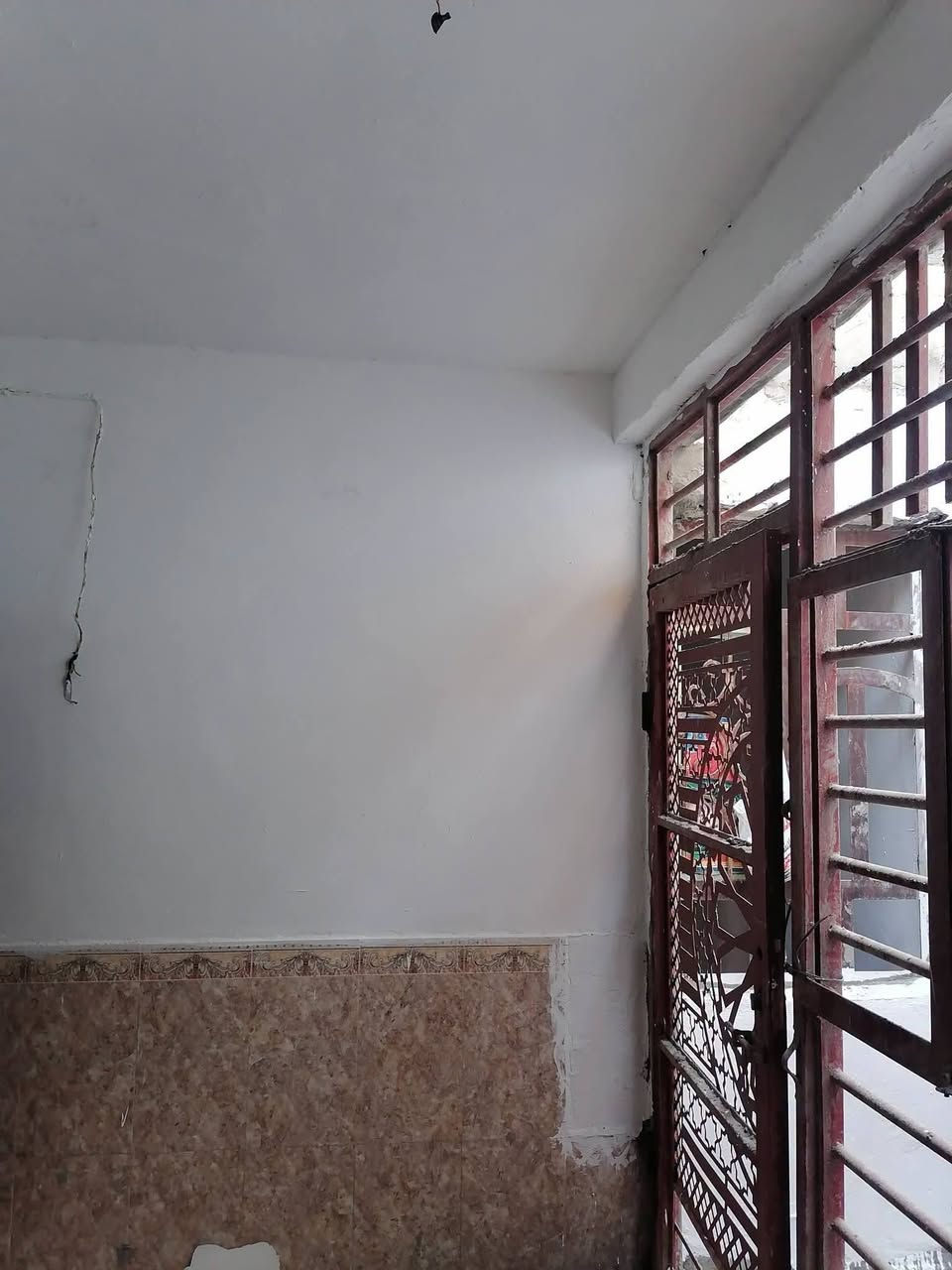 دار سكن طابو صرف
المساحة ١٠٥ متر
مربع واجه ٩ متر 
البناء طابوق عكادة
استقبال
مطبخ
غرف نوم
صاله
صحيات
السعر ٥٥ مليون
الموقع الديوانية حي العسكري الثاني خلف المستوصف شارع الصب شارع الخباطات
للاستفسار أكثر مراجعة مكتبنا التوكل للعقار الكائن في حي العسكري شارع ٣٠ او الاتصال والمراسلة على الواتساب على الرقم ***********
