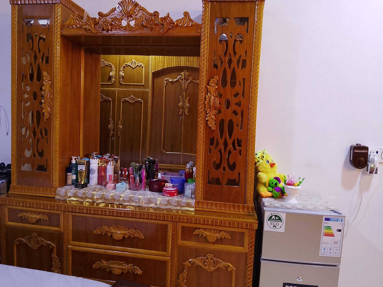 غرفة نوم للبيع للأستفسار الأتصال على الأرقام.(***********),(***********)
