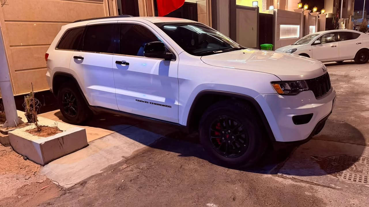 السلام عليكم 
جيب جراند شيروكي لاريدو
موديل 2019
وارد امريكي حادث بسيط جداً موضح بالصور المرفقه بدون لا شاصي ولا لغد ولا دواخل 
ماشيه 72000 كم حقيقي شرط الفحص 
رقم بغداد مشروع وطني بأسمي تحويل وين ما يعجبك 
بنفس اليوم 
السياره جديده ومحافظ عليها واستخدامها شخصي وقليل 
الحداديه جديده ودسكات جديده ومصفر فلنجات وتبريد ثلج وفان عاصفه 
المواصفات :
شاشه وسط لمس نظام كار بلي أوامر صوتيه 
كامره خلفيه 360 درجه 
تحكم استيرن وقفل سرعه 
نقطه عمياء 
بريك خلفي اوتو للمسافات القريبه 
مقعد السائق كهرباء 
لايت زنون عالي ناصي درجه اولى 
بريك اي بي اس 
دخول ذكي وأشاره ترحيب 
مانع انزلاق ومثبت سرعه 
ثلاث انظمه قياده ( سبورت + ايكو + نورمال ) 
وبعد الموصفات المعرفه الاعتياديه للجيب 
السعر 210 
هـ ***********
