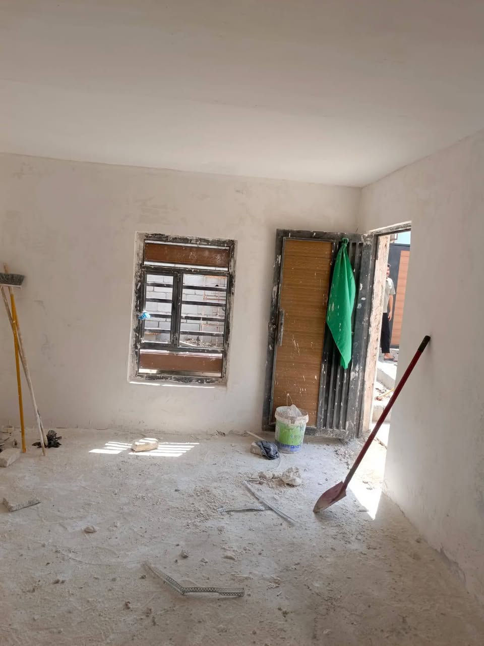 📐 المساحة: 200 متر
📜 طابو صرف
🏡 بناء قديم، يتكوّن من:

- غرفتين
- صالة
- مطبخ
- استقبال
- صحيات

📍 الموقع: منطقة القرية العصرية، أول فرع من جهة اليمين.
🚰 تبليط ومجاري بالباب.

💰 السعر: 60 مليون قابل للتفاوض
🔹 البيع نصف العقار أو العقار كامل حسب الاتفاق. ***********
