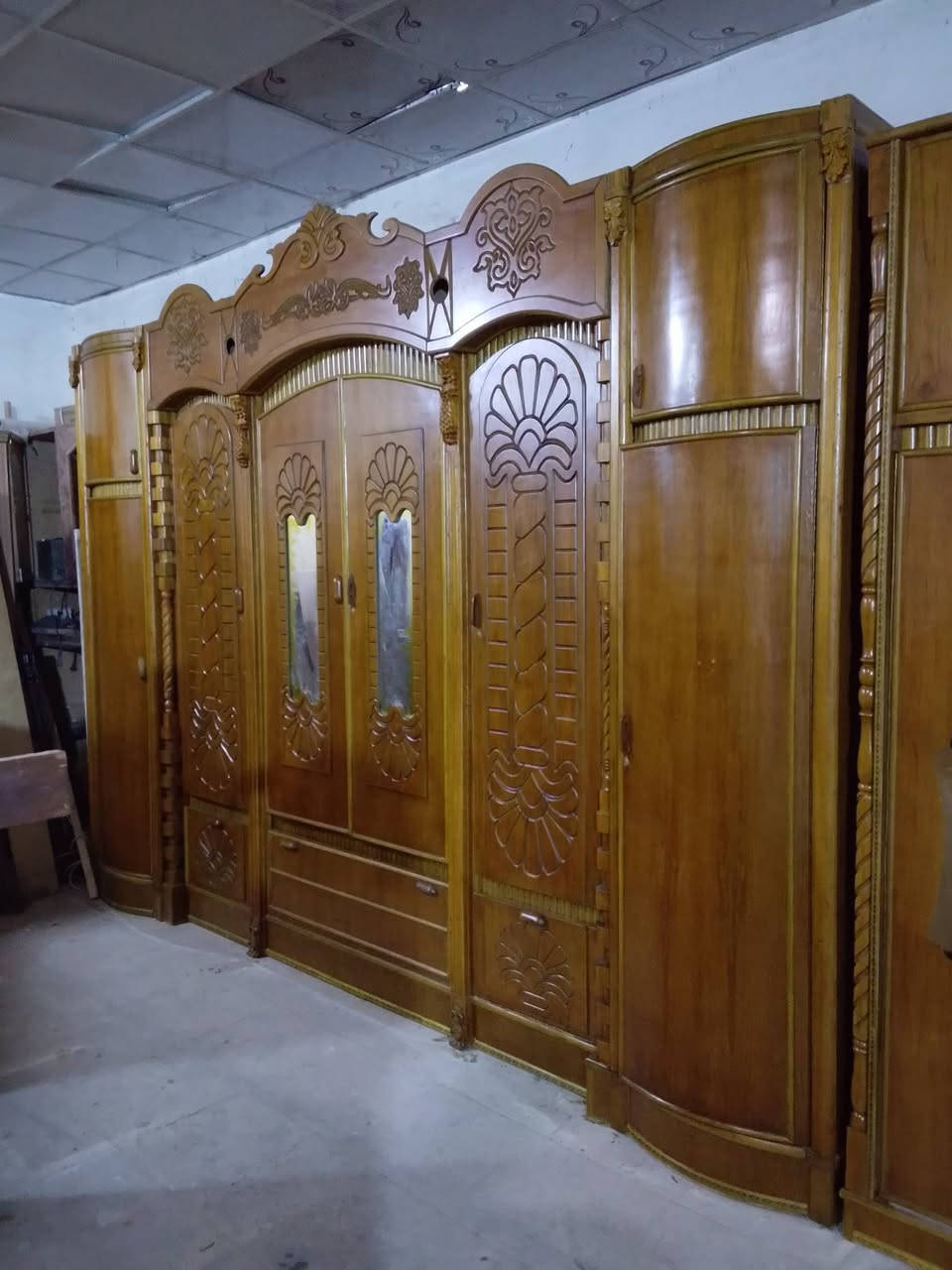 غرفه نوم • مستعمل • ٦باب