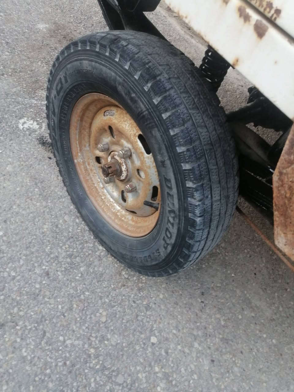 ٣ تايرات هنه وويالتهن نضيفات  للبيع مكاني شطره ***********
