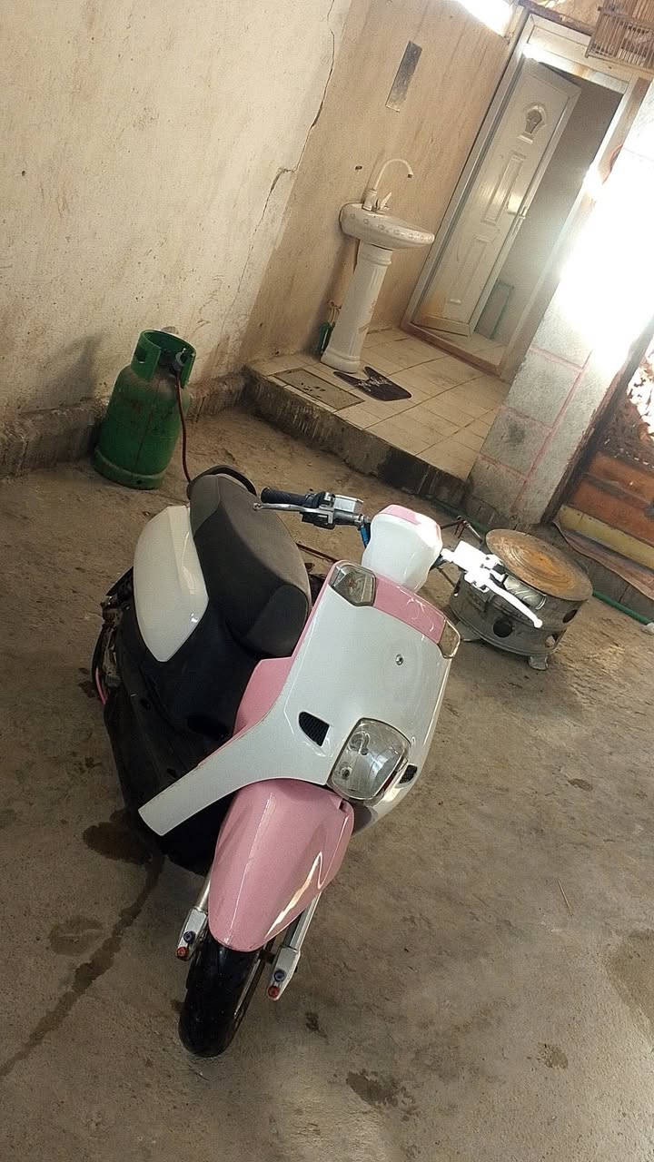 سلام عليكم بوليس شحن لبيع دراجه نضيفه وحلوه كهربائيات كلها شغاله اشاير يمنه يسره ودبل شاره وسطاب خلفي سكنات لايت زنون وراماش بيها قفل ستيرن صندوك بيها ماخذها مليون وربع ورادها 850 وبيها مجال نشالله مكاني بصره تنومه ***********
