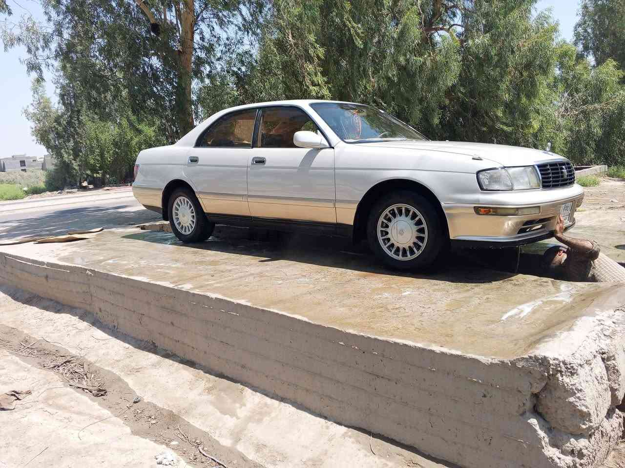 للبيع تويوتا كراون 93سياره كفاله عامه مكينه كير صدر تبريد تخم تاير جديد غرفه جديده رقم انبار مشروع وطني سياره مكفول من كص ونقل جثه سياره جاهزه للأخير السعر 62وبيها مجال ***********/***********

