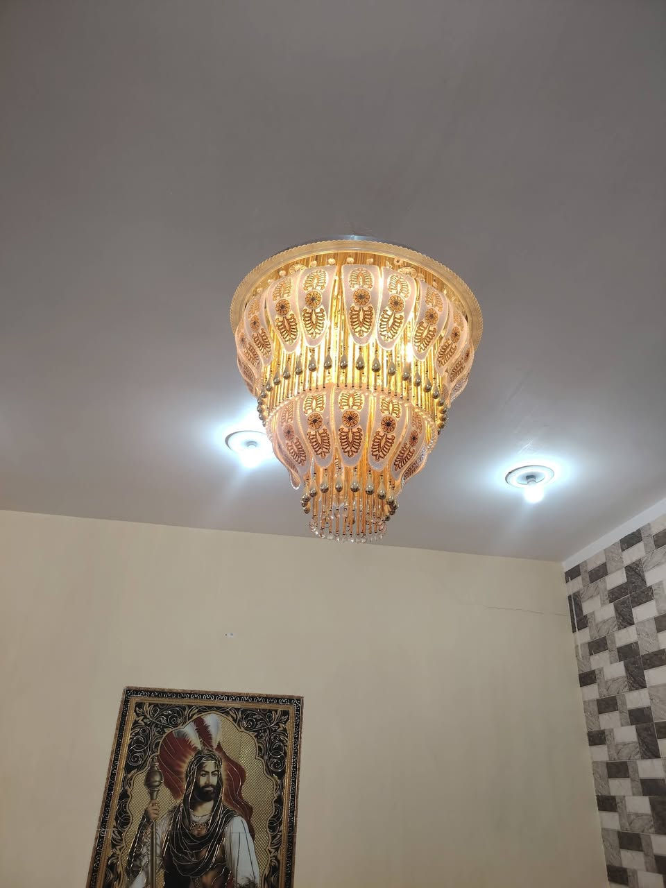 ٢ ثريات • بلوتوث • ريموت