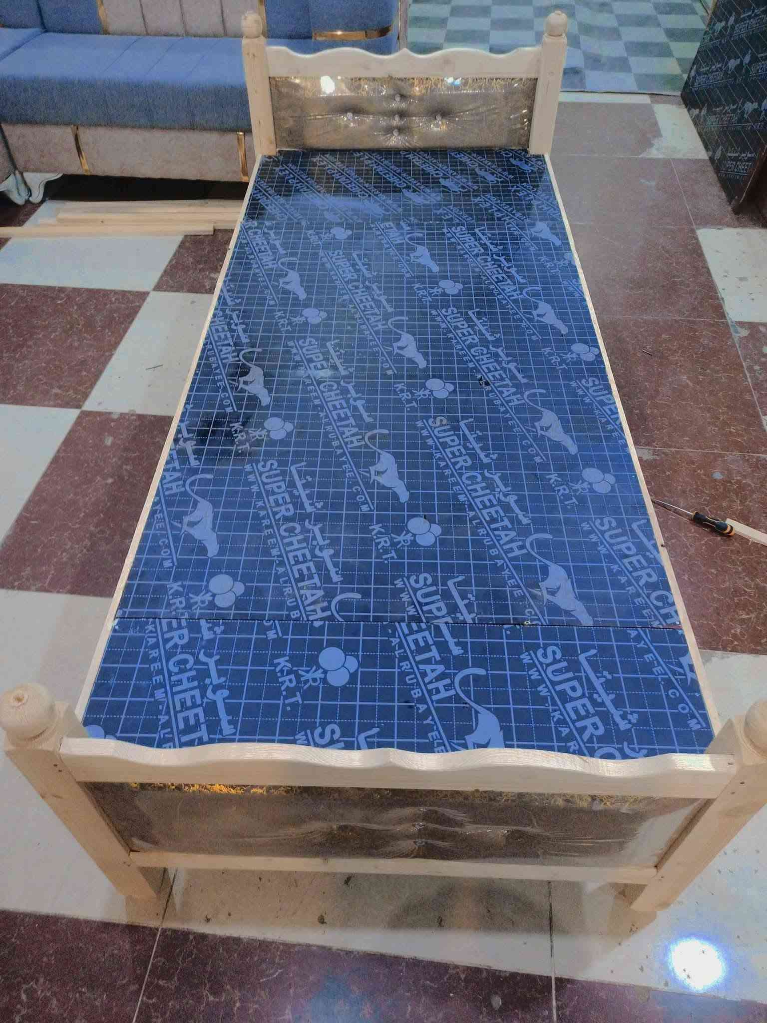معرض الزهور للأثاث 
وصول وجبه جديده من الاسره (چرابي ) الخشب الاحطاطه نوعيه جيده يوجد جمله ومفرد العنوان الرمادي منطقه 5 كيلو شارع 100 قرب مطعم 🍴 هيوا لكردي يوجد خدمه توصيل للاتصال ***********
اهلا وسهلا بكم…🌹
