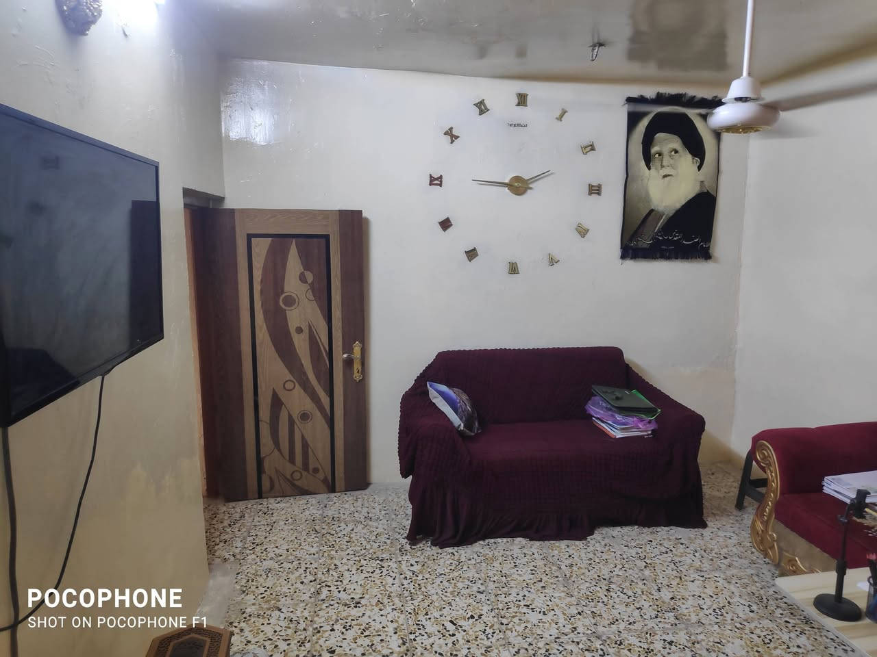 دار البيع
مساحة 75 واقع حال 80 متر ركن مربع
الموقع تجاري مقابل مركز شرطة الزهور والعيادة الشعبيه يصلح السكن ويصلح محلات تجارية على شارع عشرين 
يحتوي على استقبال وغرفة نوم وهول ومطبخ وترك وطرمة 
الجبهة 7 ونص ونزال 10.67
السعر 75 وبي مجال او مراوس ابيت اكبر ضمن منطقة الضباط 
للتفاصيل اكثر الاتصال على رقم 
*********** واتساب
