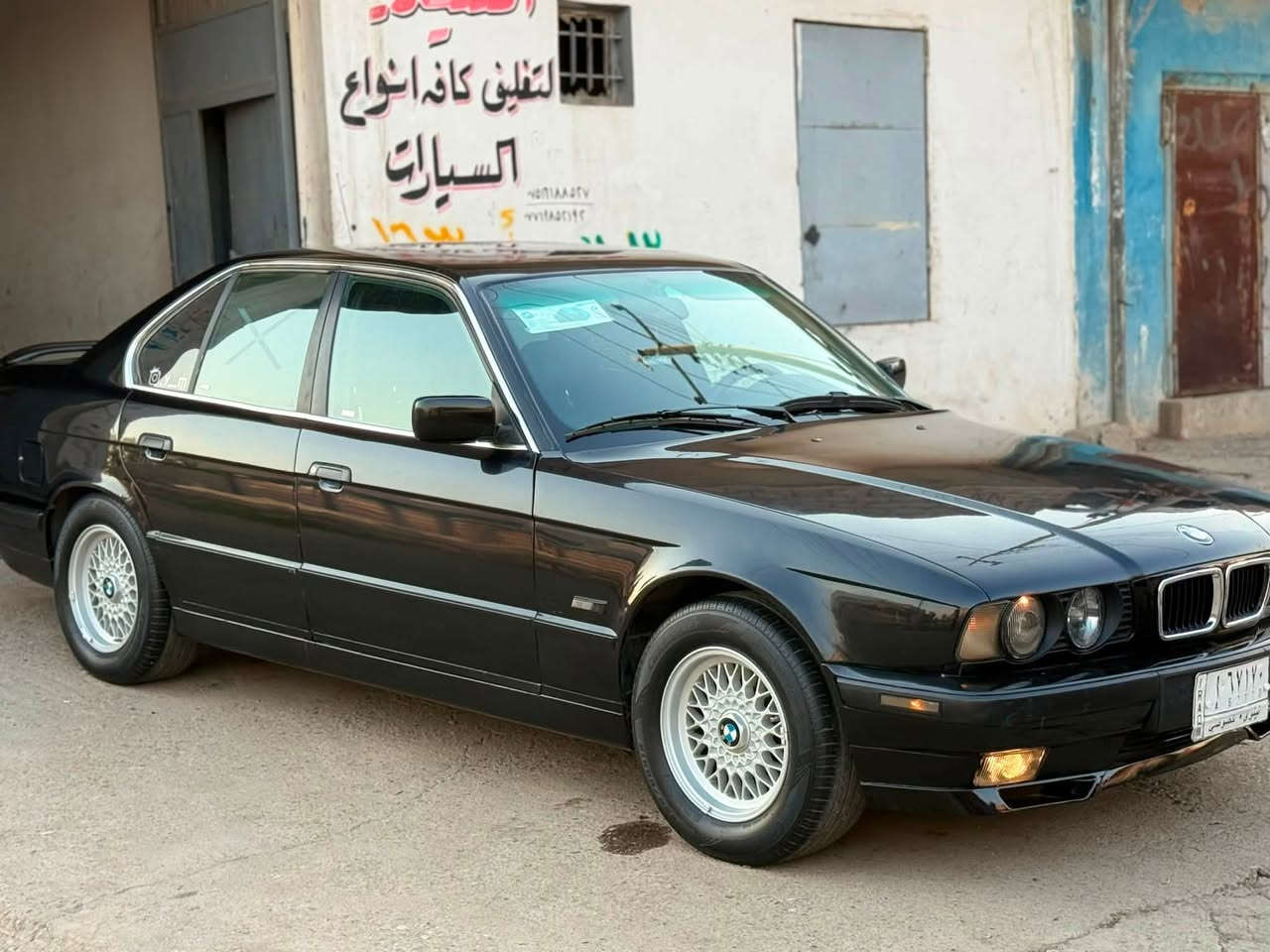 سلام عليكم
BMW525 مسكر فول مواصفات 

(بيع فقط)

موديل 95 اصل
سياره حيل حلوه احلى من الصور 
كير ومحرك شرط 
تبريد قطعتين ثلج 
طخم تاير نضيف 
صدر امامي خلفي فوك النص عمر 
وايرمنيه كلها شغاله 
ضفاير نضيفه ما مجطله 
لايت زينون
مصبوغه جماليه فقط
باقي التفاصل موضحه بل صور 
مكان السياره موصل 
السعر 72
اخي اذا ما تعجبك اعبر المنشور كلمن بل يصرفله 
***********
***********
