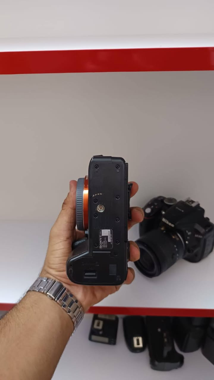 سلام عليكم كامره سوني A7iii نظافه ٩٥ ٪
شتر ١٢ الف فقط فطر بالفاندر عطلان تصوير بالعين  اثر ضربه رونن 
الكامره شغاله وحلوه المكان نجف السعر مناسب مليون ١٠٠ 
للاستفسار ***********
