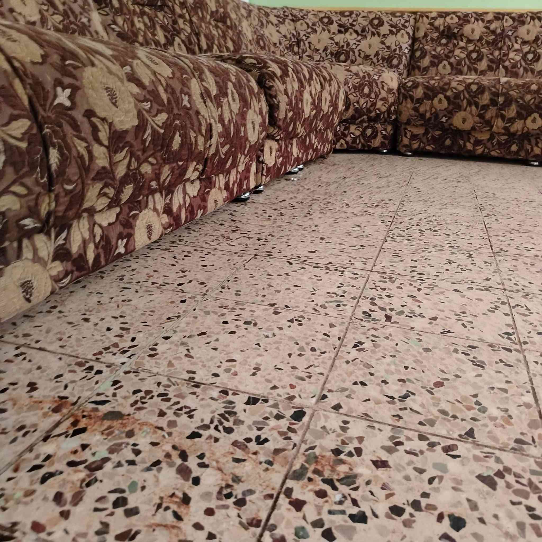 السلام عليكم
للبيع تخم خشب أصلي دوشمه أجود أنواع القماش فول نضافه شوف العين السعر ٢٥٠ ألف فقط بلاش بالنسبه لهيج تخم الشراي يتواصل *********** يوجد توصيل داخل حديثه
