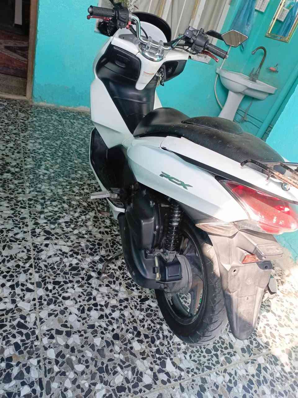 بي سي اكس • جيل اول • اتصال