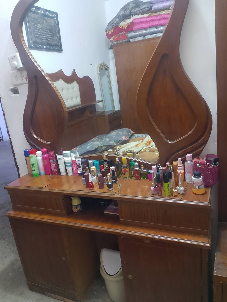 غرفه نضيفه سعر 300وبيهه مجال واتساب ***********
