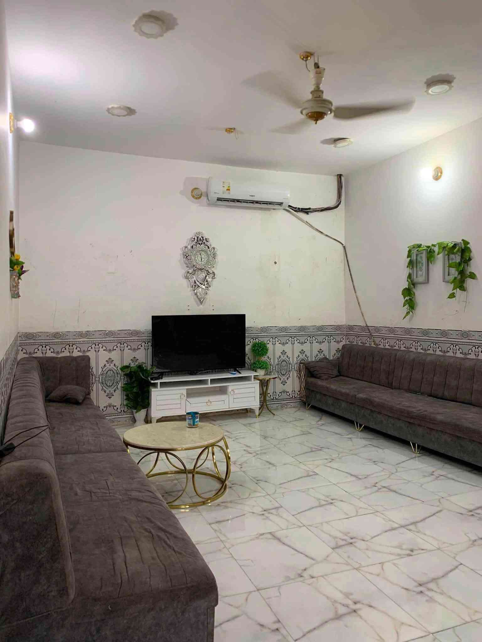🏡 دار للبيع – موقع مميز المساحة: 250 م² طابو زراعي (سند 25) البناء: حديث، طابوق مع كونكريت مسلح، وسقف كونكريت مسلح للطابقين.
🔹 الموقع: المدحتية على ربيانه، في الفرع المقابل لوعد القصاب.
مواصفات الدار:
🏠 الطابق الأول: استقبال كبير و صالة واسعة مع مطبخ و غرفتان
🏠 الطابق الثاني: غرفتان صالة (قيد الإنشاء)
* صحيات داخلية وخارجية
✅ الخدمات متوفرة بالكامل: ماء و كهرباء و شارع صب
💰 السعر: 145 مليون دينار عراقي قابل للتفاوض.
📞 للاستفسار: ***********

