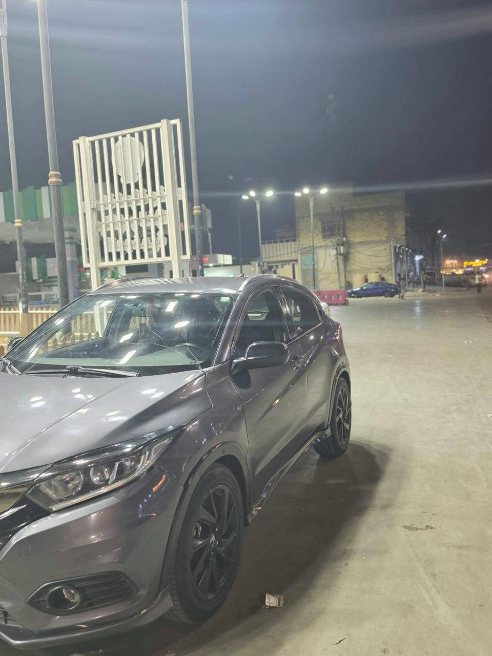 السلام عليكم هوندا HR-V موديل 2022 وارد أمريكي رقم بغداد
مكينه 1800 تنفس طبيعي كير مكينه مكفولة 
تخم تاير جديد حداديه جديده شاشه جبيره ابل كاربلاي أندرويد اوتو 
رقم الشاصي 3czru6h17nm769671
مكانها بغداد 
رقم ***********

السعر 110

نص مكتوب في الصور:
- BIDVARS
- BIDCARS
