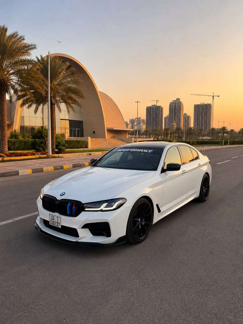 � للبيع أو المراوس | BMW 540i
ام بكج بلاد  محدث كامل ٢٣ 
محرك ٦ سلندر تون تيربو 

🚘 الموديل: 2018
🇺🇸 الوارد: أمريكي
بيع او مراوس حسب القناعة

⚙️ المواصفات:
• محرك ٦ سلندر تون تيربو
• ماشية 80 ألف ميل
• ام بكج بلاد كت وفجوج وحزام امان وداخل 
• السيارة جاهزة بالكامل وادامه كامله
🌟
✔️ شاشة كبيرة لمس وماوس وتحكم بل ايد عن بعد
✔️ كاميرا
✔️ رادارات
✔️ حساسات أمامية وخلفية
✔️ التحكم بالصوت بالإشارة (Gesture Control)
✔️ سقف بانوراما (ستايل رولز رويس)
ويل كب ام اصلي حجم ٢٠ 

📌جاملغ وباب سايق مبدل بلادي وحافه لباب فقط لباقي كفاله

💵 السعر: 260 
مكاني بغداد الدوره 
***********
