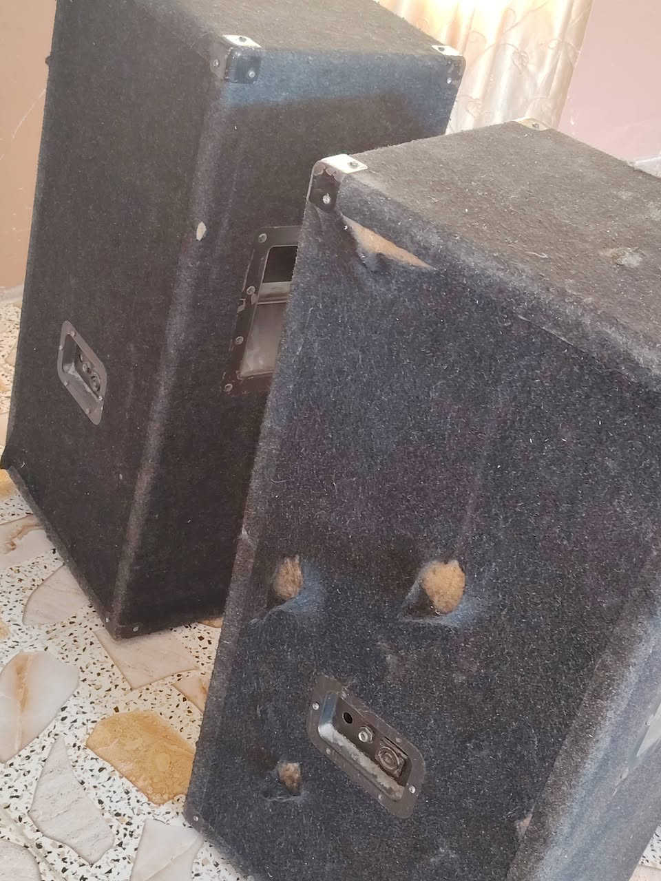 اخوان سلام عليكم عندي زواج سماعات شرط صوطه واضح ميه بل ميه مابيه اي خلل وعندي مكسر بس صار بيه شورت يردله تصليح سعره كامل 500الف وبيه مجال مكاني موصل***********وهاي كورك ***********
