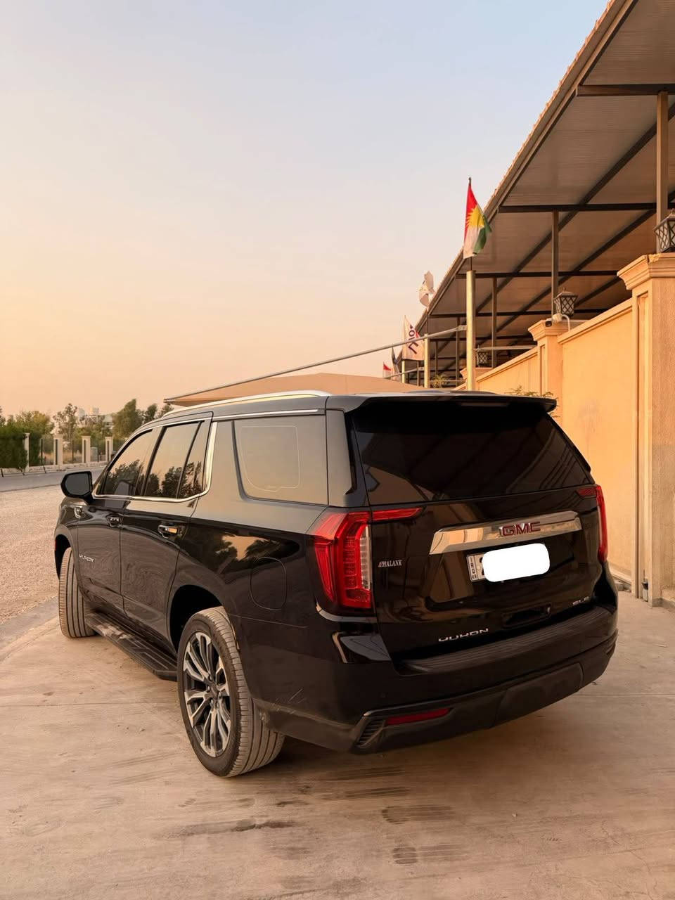 للبيع GMC Yukon
جي ام سي يوكن 2024
وارد خليجي وكالة منصور
موديل 2024
العداد 49.000كم فقط
رقم دهوك
مرقمة وجاهزة للتحويل
تظليل مروري 
السيارة بحالة زيرو ومكفولة بالكامل

الفئة: SLE
الداخلية: لون أبيض

المواصفات تشمل:

- محرك V8 سعة 5.3 لتر 
- شاشة عدادات رقمية
- حساسات أمامية وخلفية
- رادارات وأنظمة أمان متطورة
- مثبت سرعة متكيف
- نظام المحافظة على المسار
- مراقبة النقطة العمياء
- فرملة طوارئ
- تشغيل بصمة
- دخول ذكي
- باب صندوق كهربائي

السعر 🟩علق ستصل لك رسالة تتضمن السعر 

المكان: أربيل

للاستفسار: ***********
