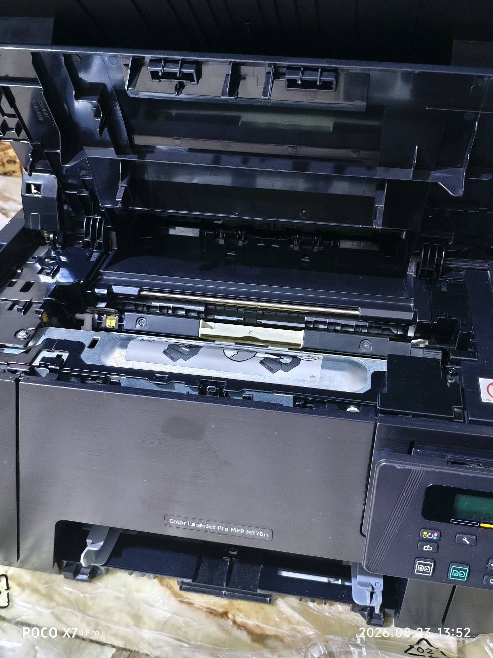 طابعة للبيع hp حبر بودرة لايجف ولا يخرب سعر 75نظيفه شغاله