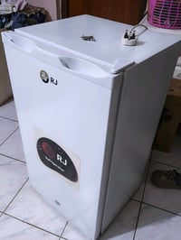 ثلاجة صغيرة • تلفزيون LG HD • سبلت انفيرتر
