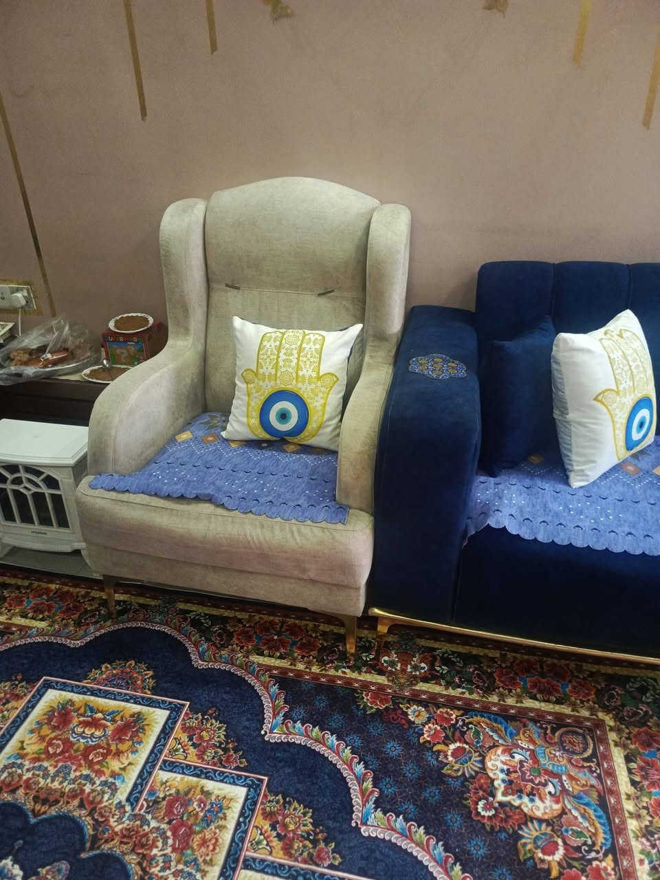 تخم قنفات عشرمقاعد نظيف السعر ٤٥٠وبيه مجال كلش حلو مرتب المكان الحريه
